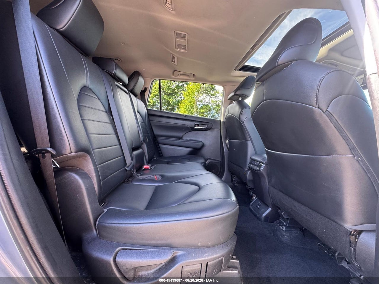 2022 TOYOTA HIGHLANDER XLE thumbnail 9