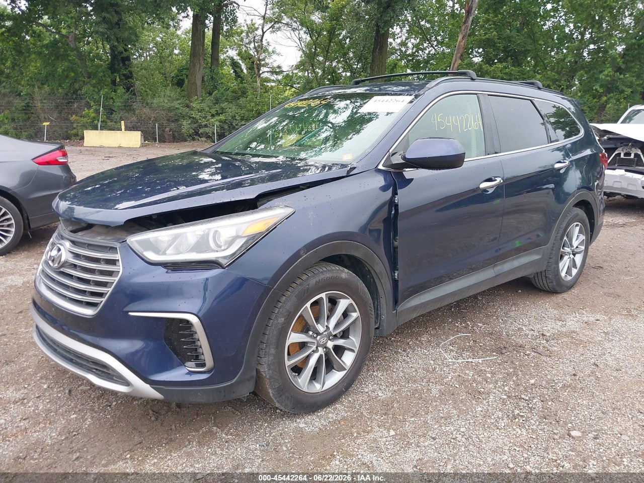 2017 HYUNDAI SANTA FE SE thumbnail 3