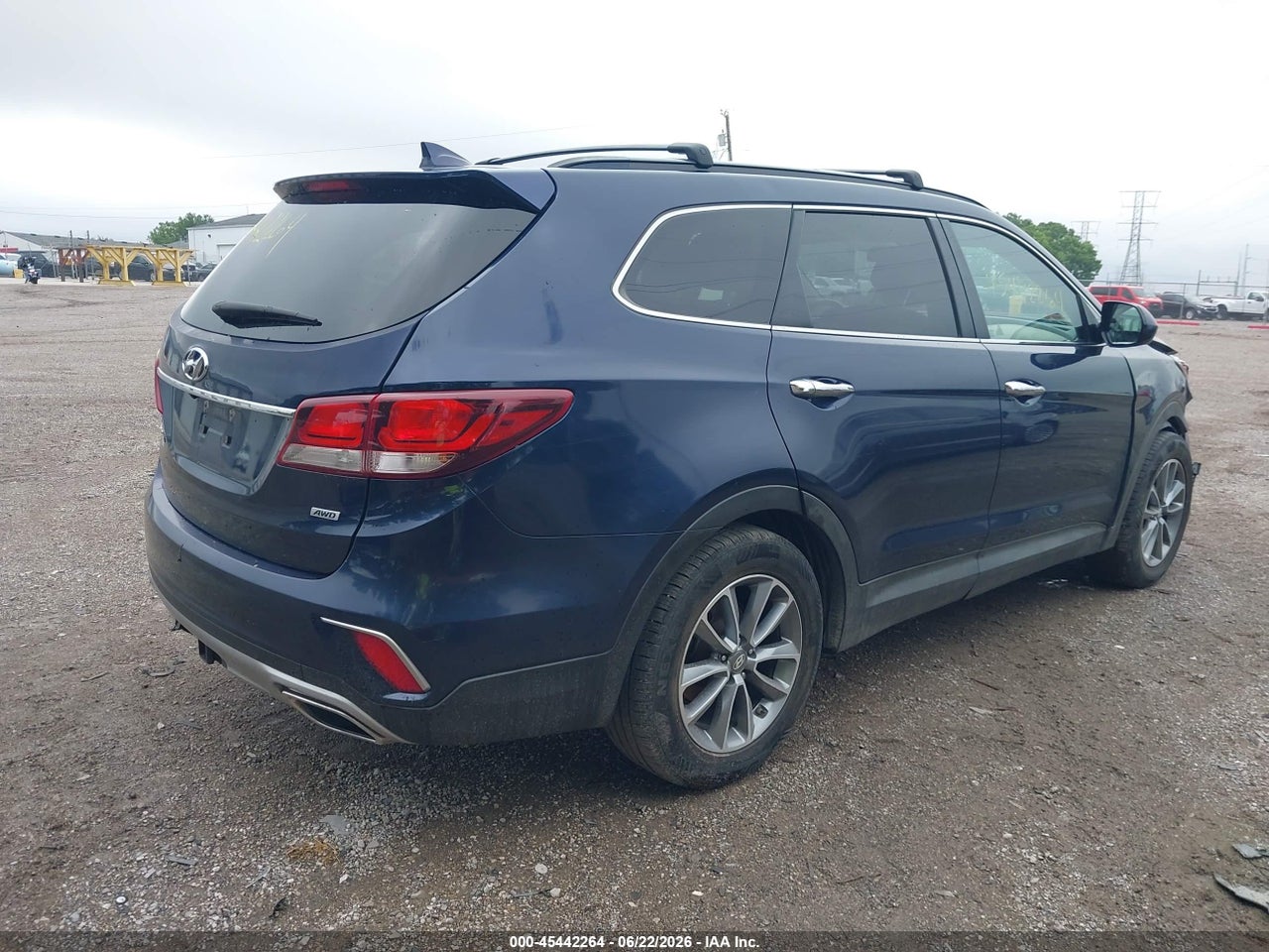 2017 HYUNDAI SANTA FE SE thumbnail 5