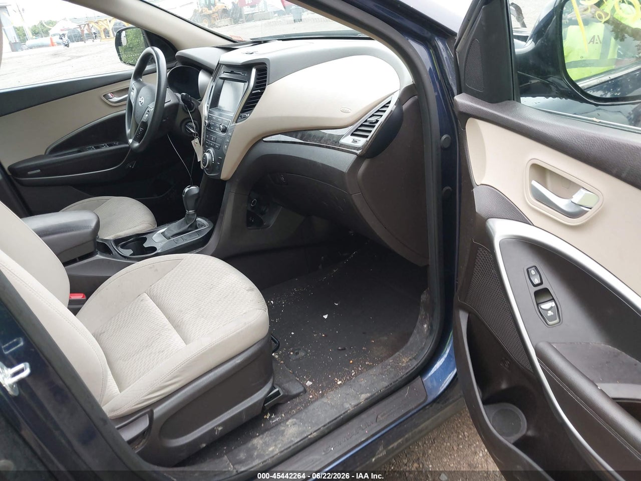 2017 HYUNDAI SANTA FE SE thumbnail 6