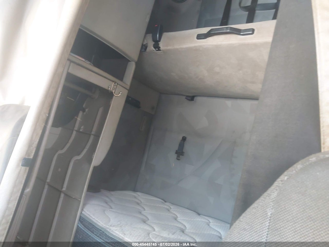 2011 VOLVO VN VNL thumbnail 8