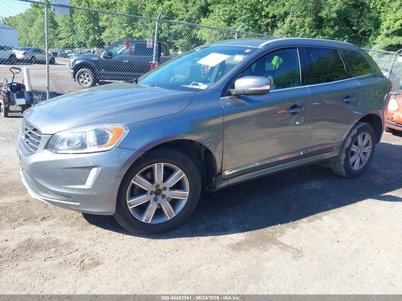 2016 VOLVO XC60 T6 thumbnail 3
