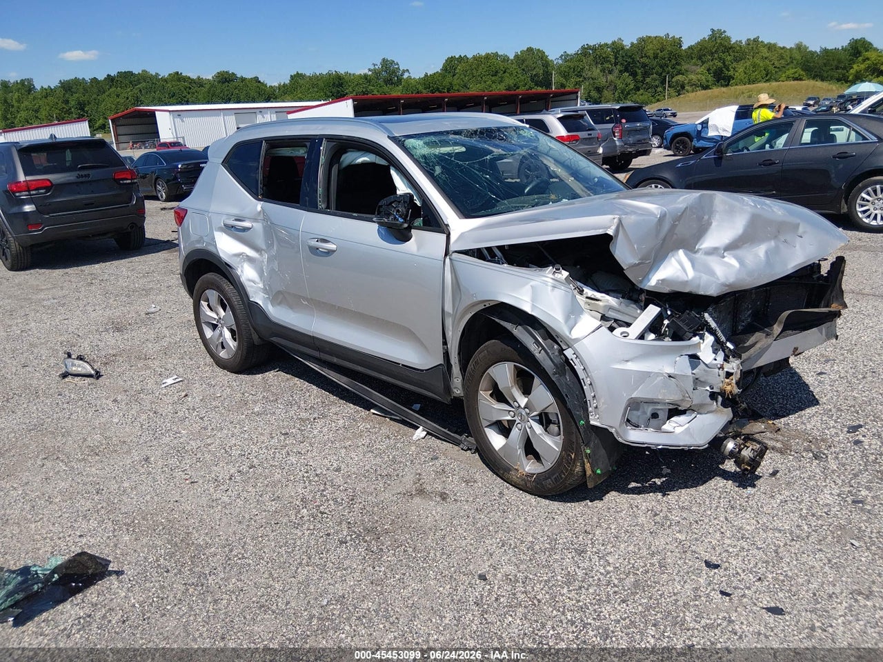YV4162UK4K2****** · 2019 VOLVO XC40 T5 MOMENTUM