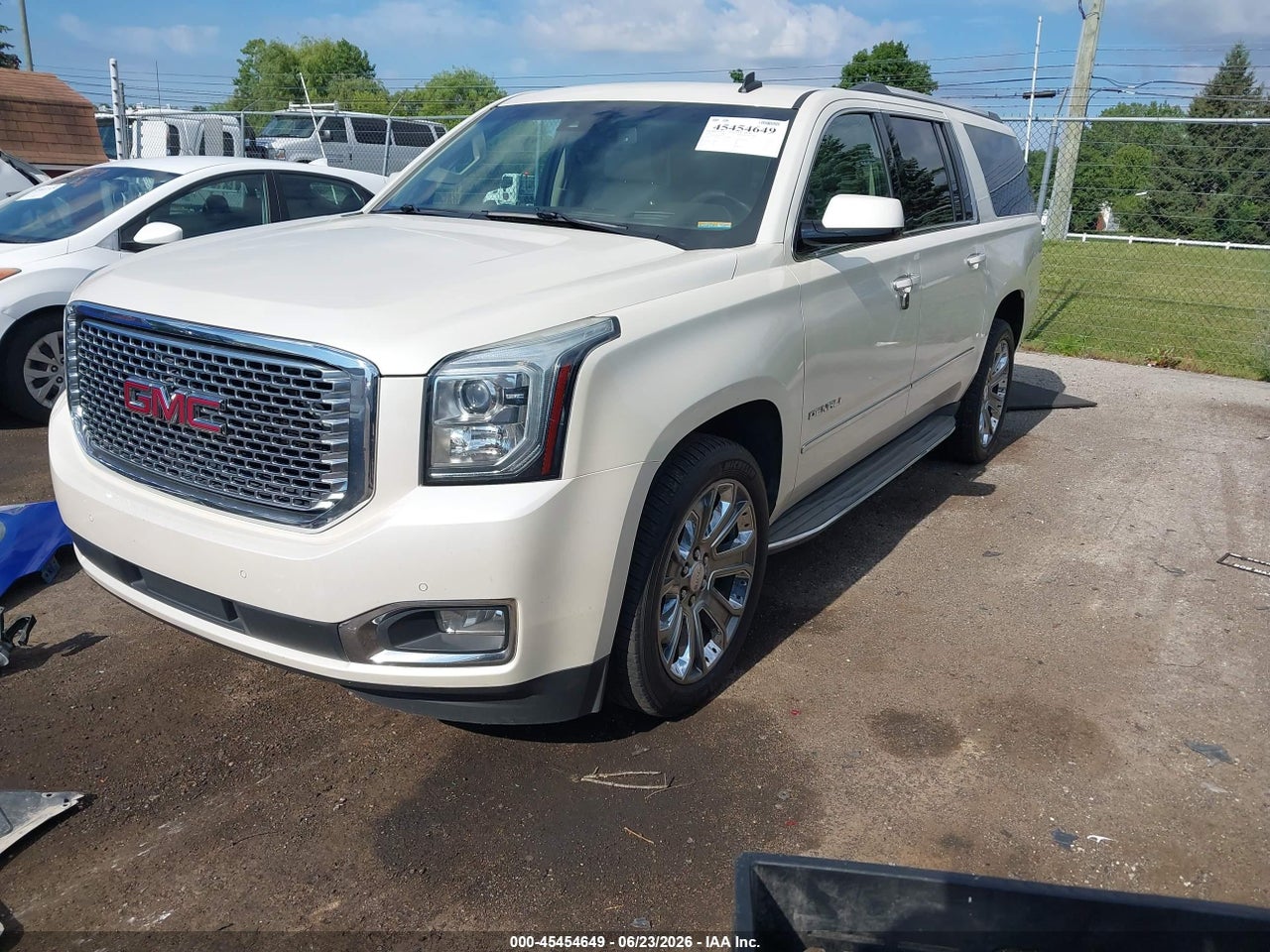 2015 GMC YUKON XL 1500 DENALI · 2/12