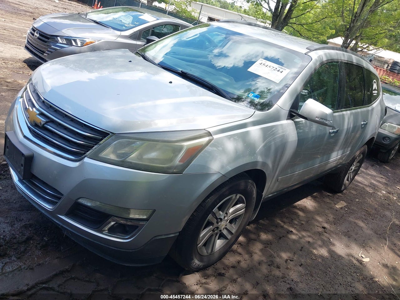 2015 CHEVROLET TRAVERSE LT thumbnail 3