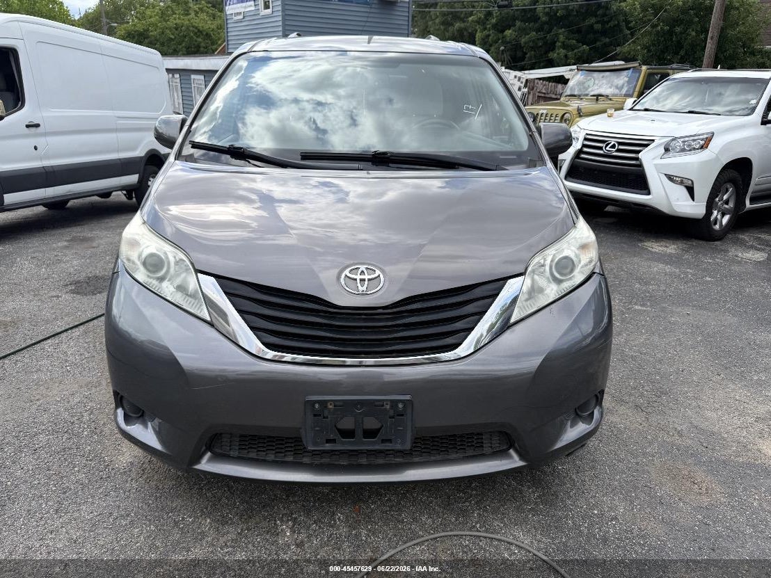 2017 TOYOTA SIENNA LE 8 PASSENGER thumbnail 7