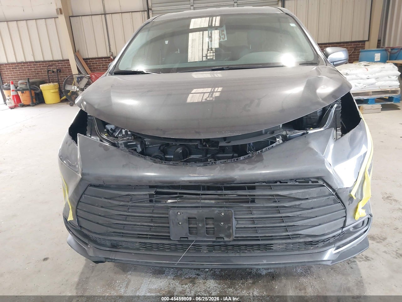 2025 TOYOTA SIENNA LE thumbnail 7