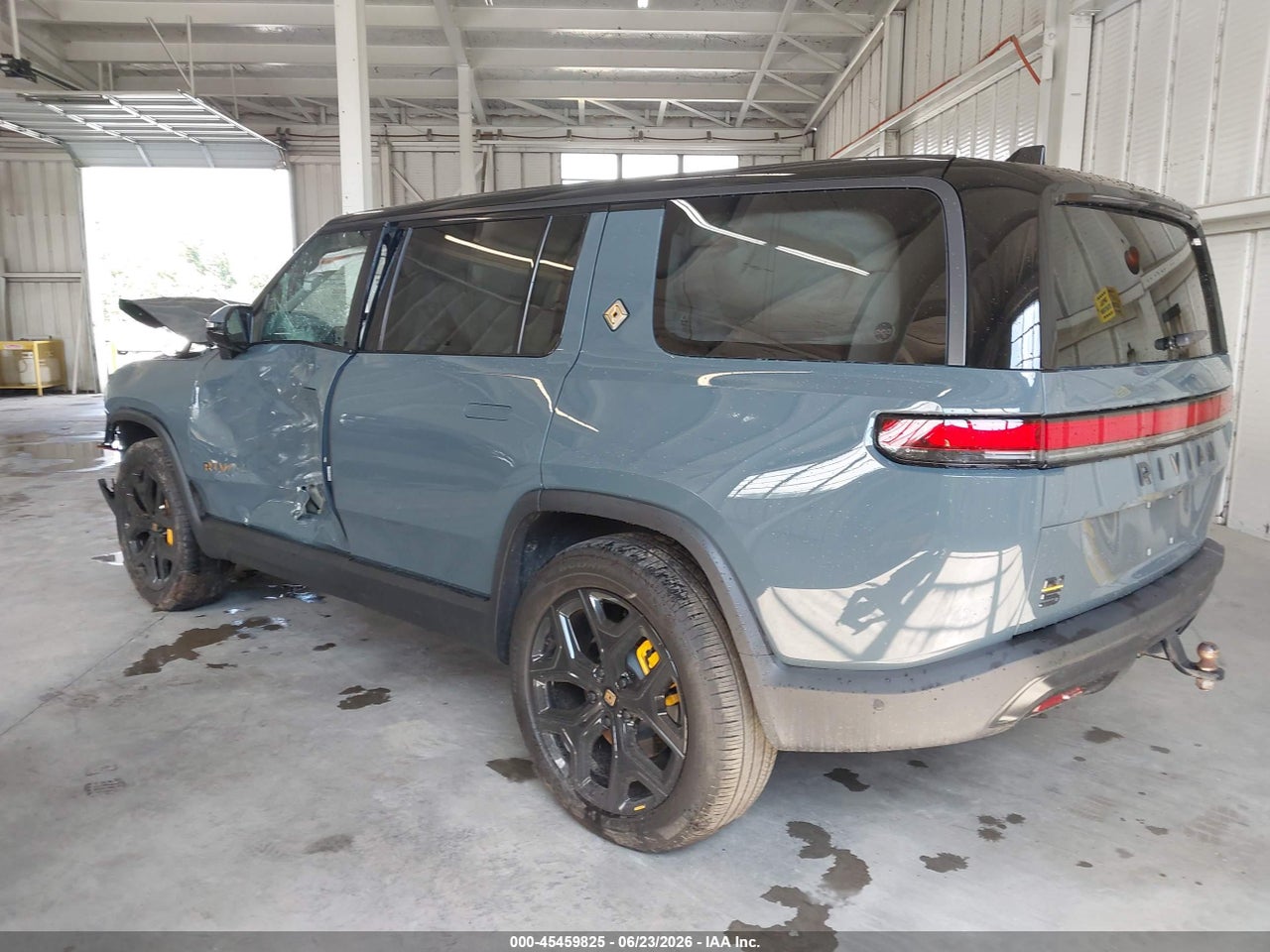 2025 RIVIAN R1S · 3/12