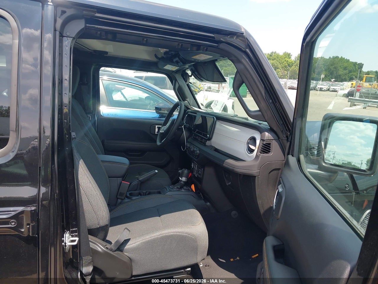 2026 JEEP WRANGLER SAHARA 4X4 thumbnail 6