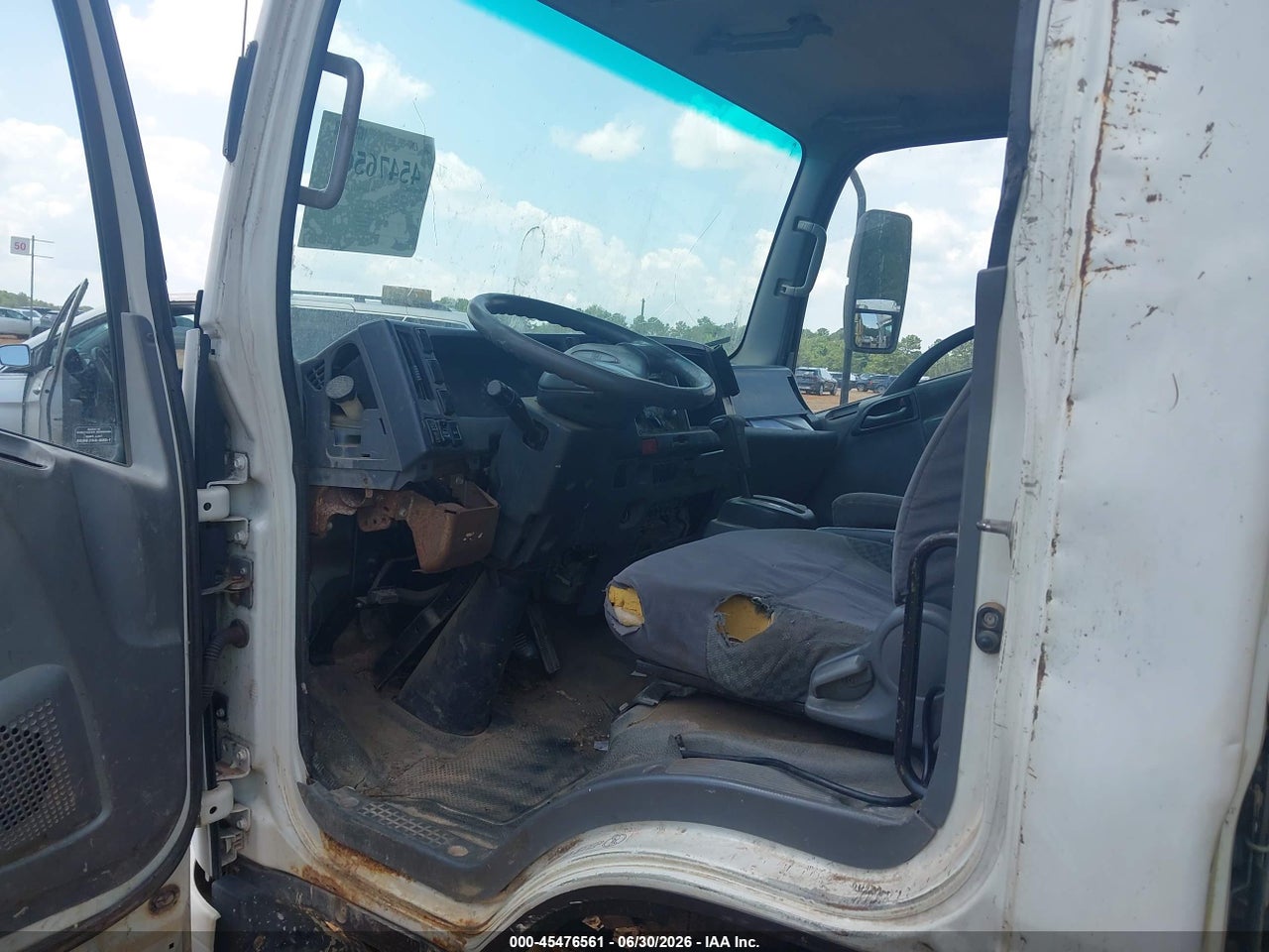 2012 ISUZU NPR GAS REG   thumbnail 6