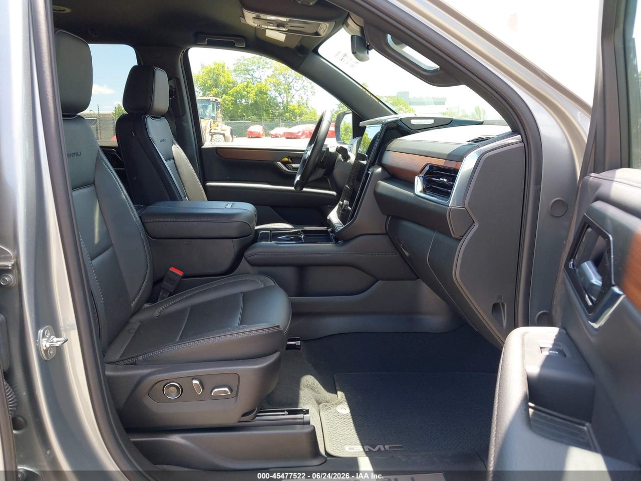 2025 GMC YUKON 4WD DENALI · 5/12