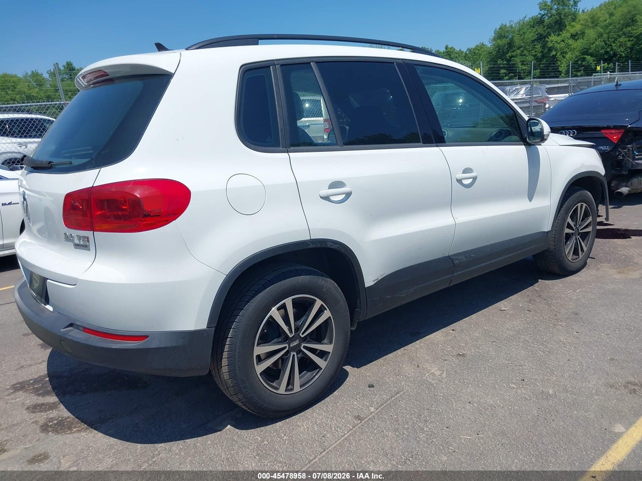2015 VOLKSWAGEN TIGUAN S thumbnail 5
