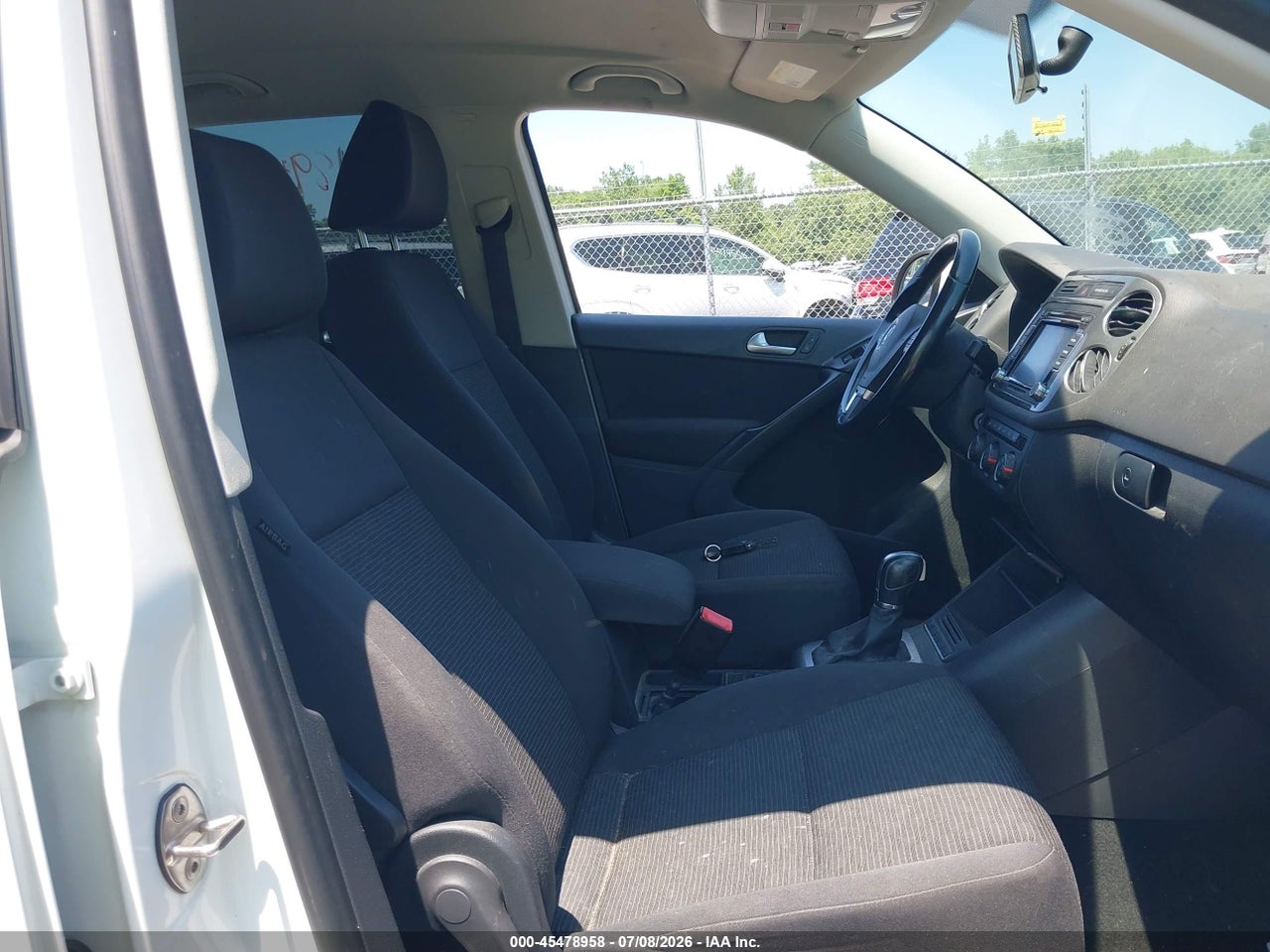 2015 VOLKSWAGEN TIGUAN S thumbnail 6