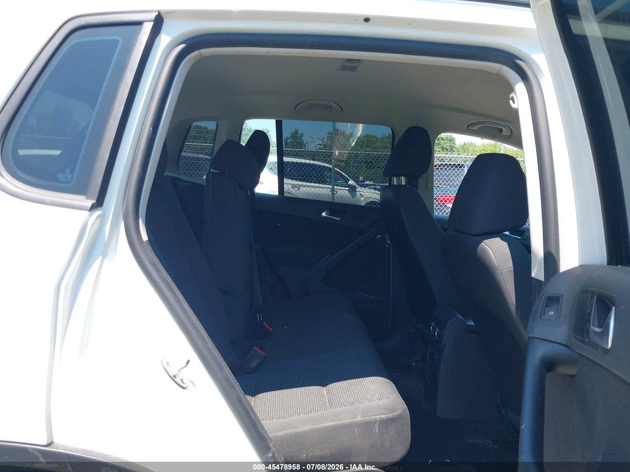 2015 VOLKSWAGEN TIGUAN S thumbnail 9