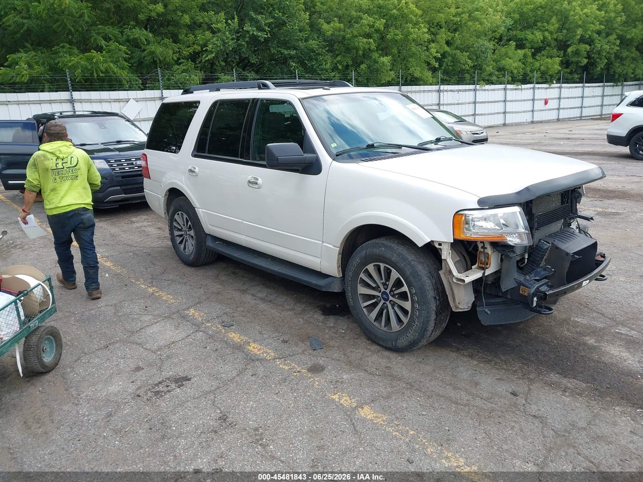 2015 FORD EXPEDITION XLT thumbnail 2