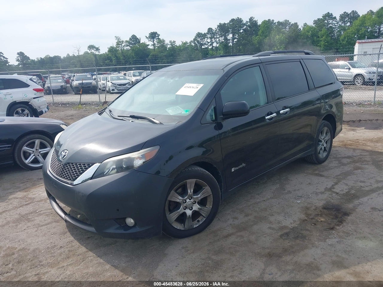 2014 TOYOTA SIENNA SPORT thumbnail 3