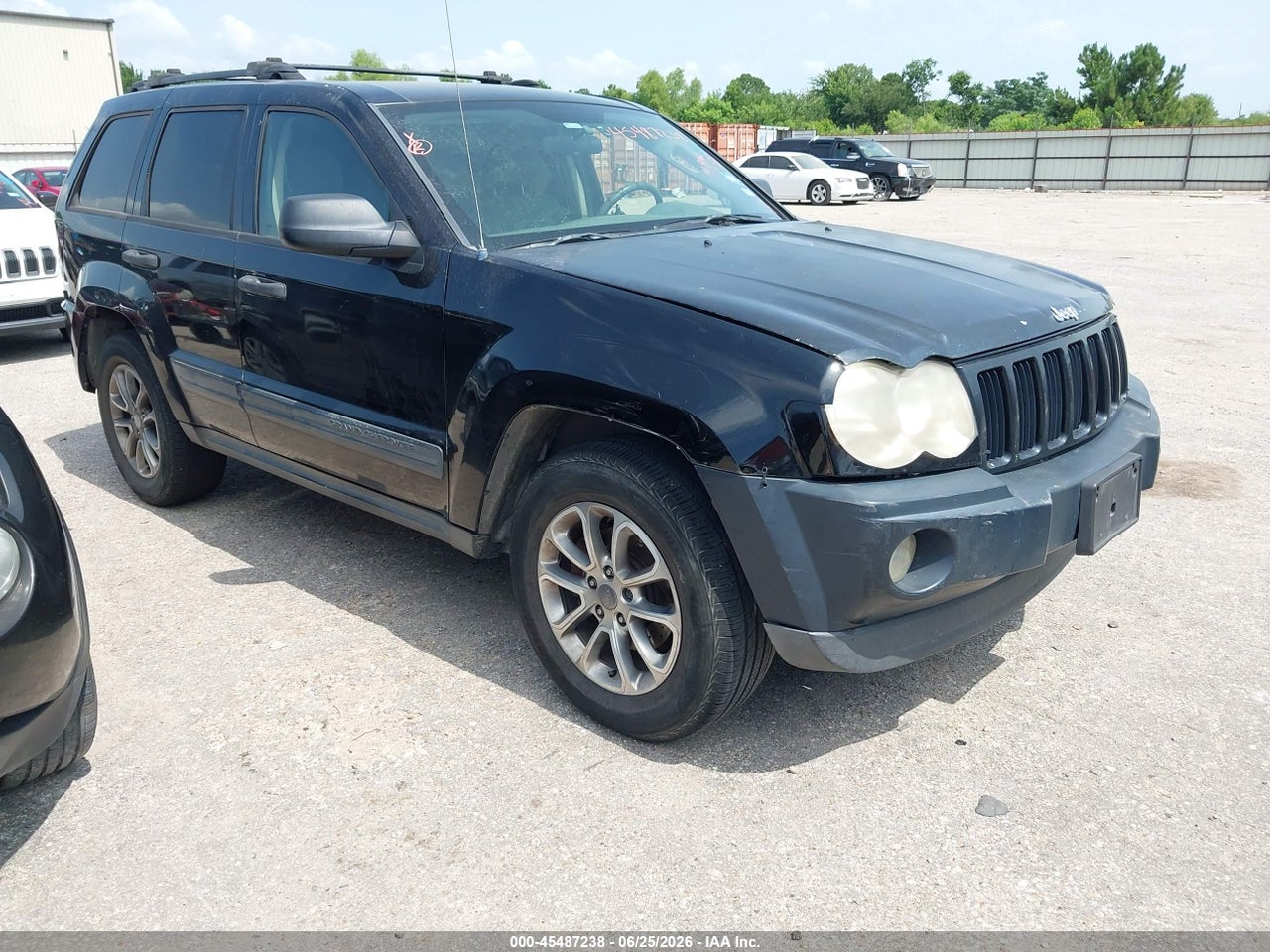 2005 JEEP GRAND CHEROKEE LAREDO thumbnail 2