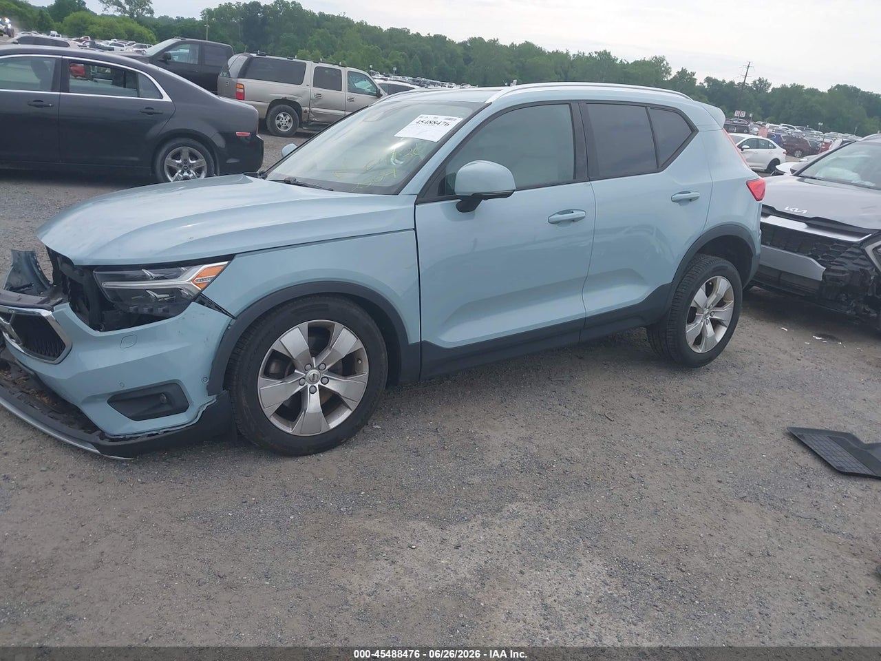 2019 VOLVO XC40 T5 MOMENTUM thumbnail 3