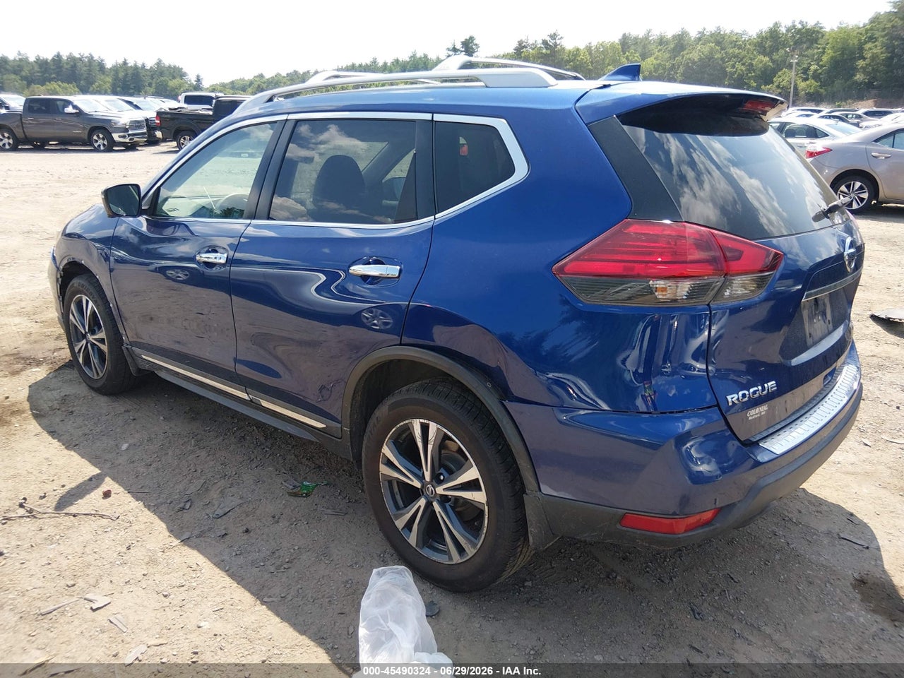 2017 NISSAN ROGUE SL · 3/12
