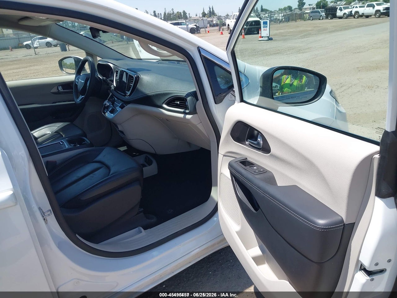 2023 CHRYSLER PACIFICA HYBRID TOURING L · 5/12