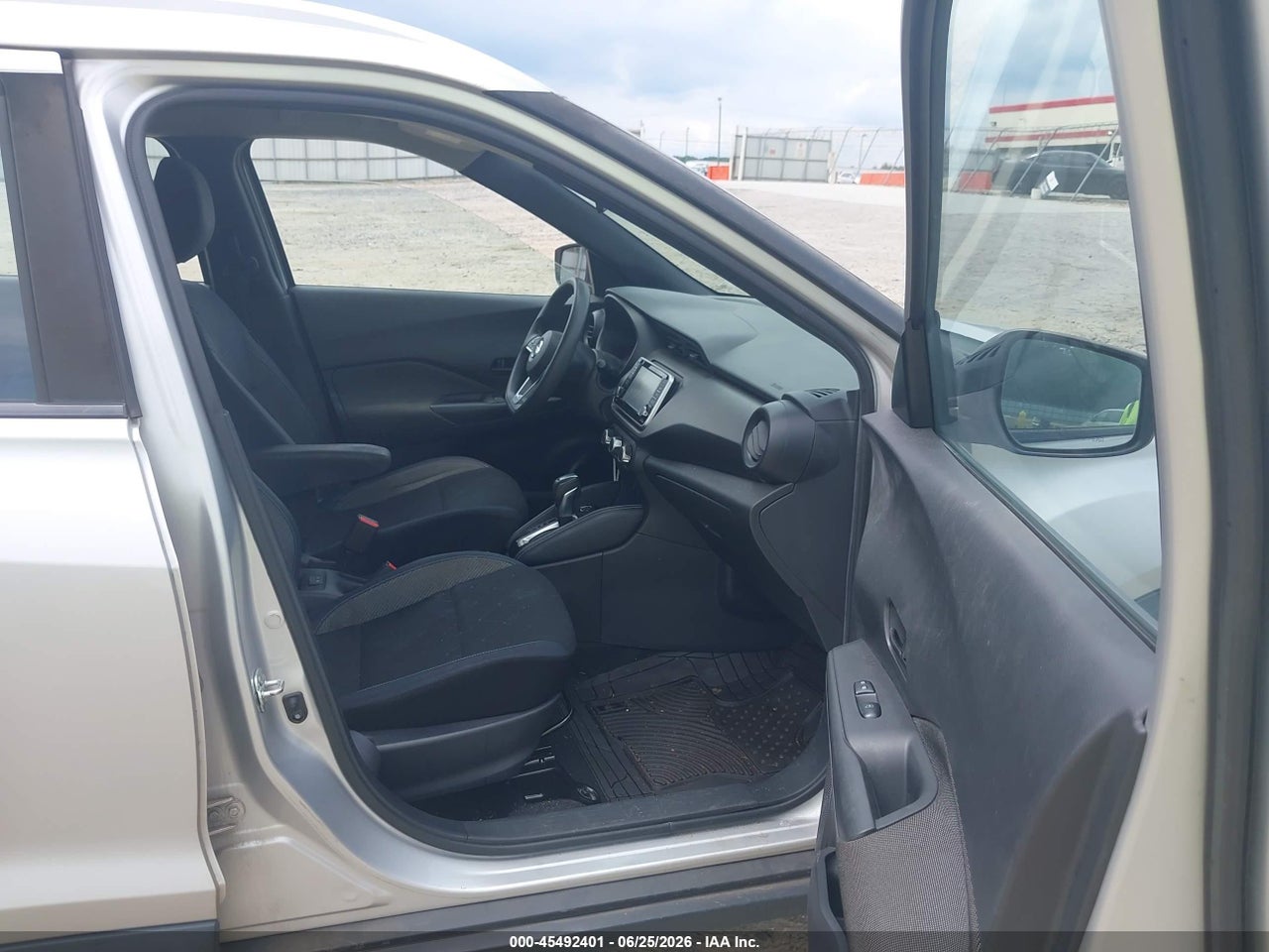 2018 NISSAN KICKS S thumbnail 6