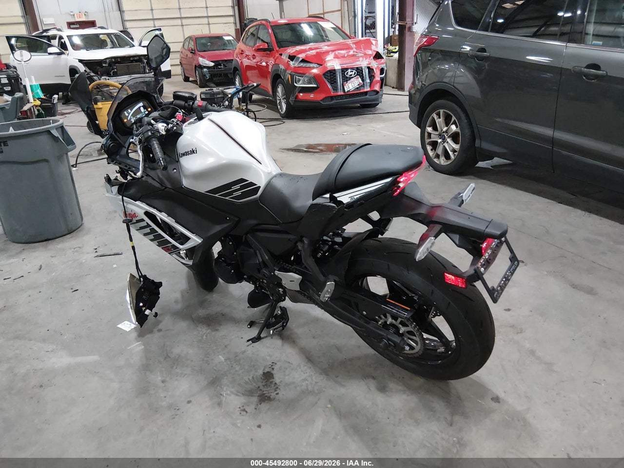 2026 KAWASAKI EX650 P thumbnail 4