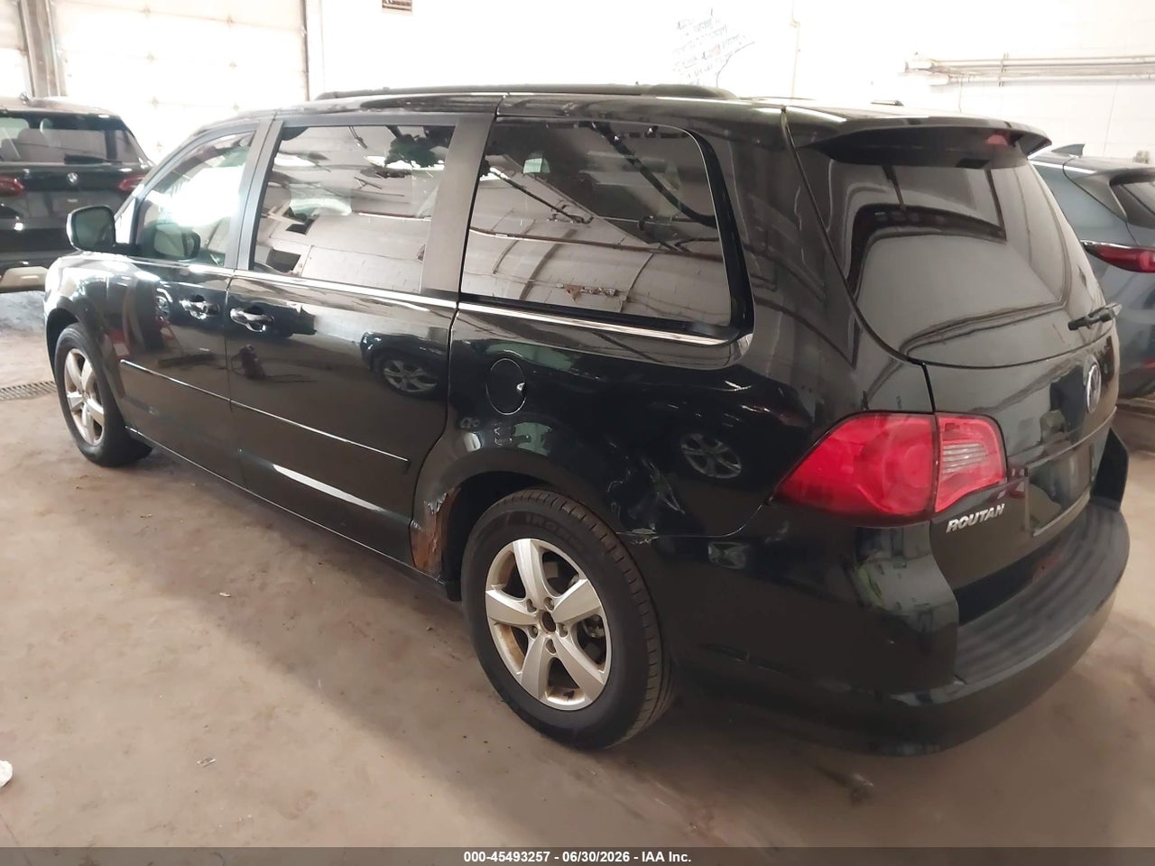 2011 VOLKSWAGEN ROUTAN SEL thumbnail 4