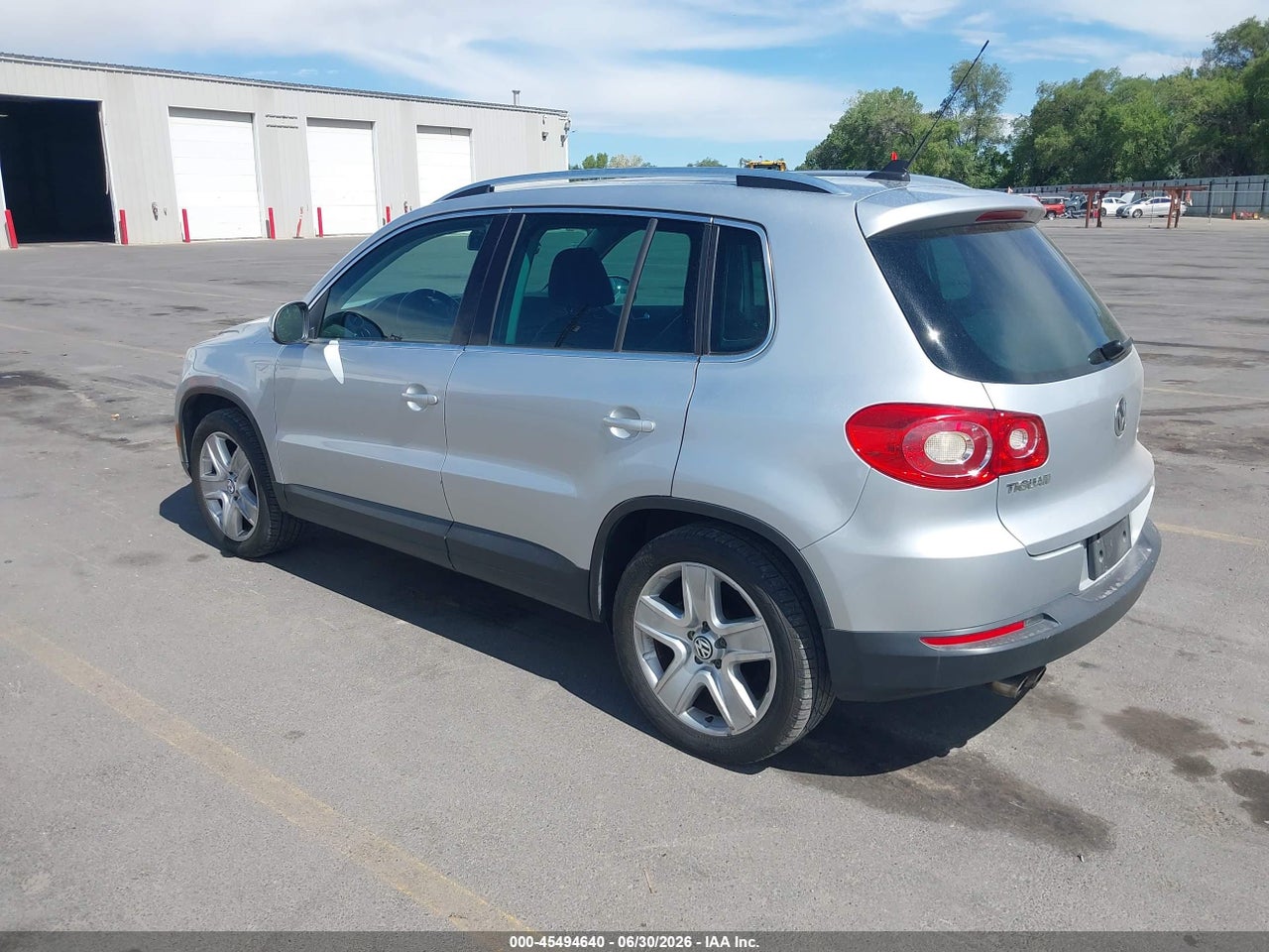 2011 VOLKSWAGEN TIGUAN S/SE/SEL thumbnail 4