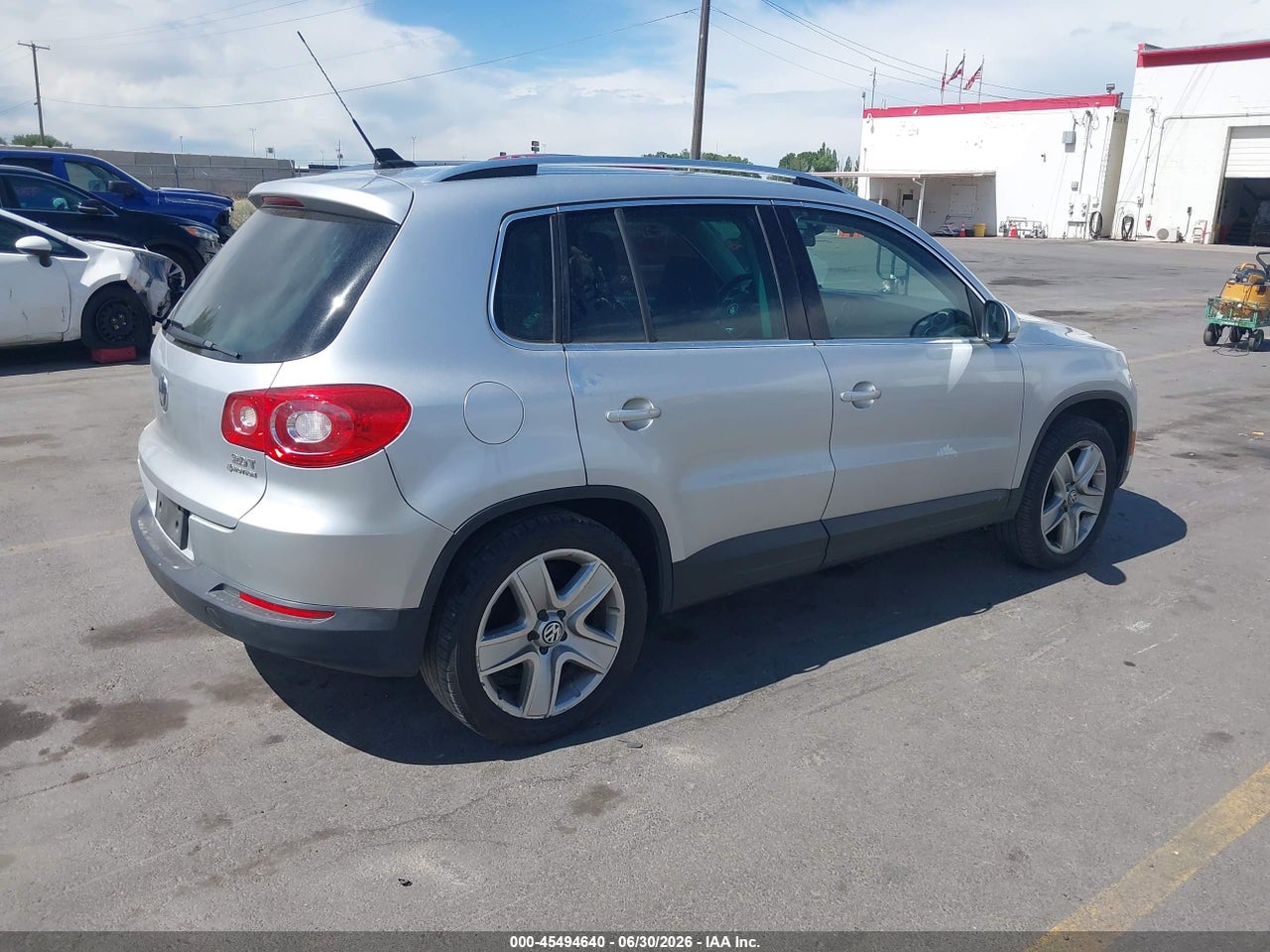 2011 VOLKSWAGEN TIGUAN S/SE/SEL thumbnail 5
