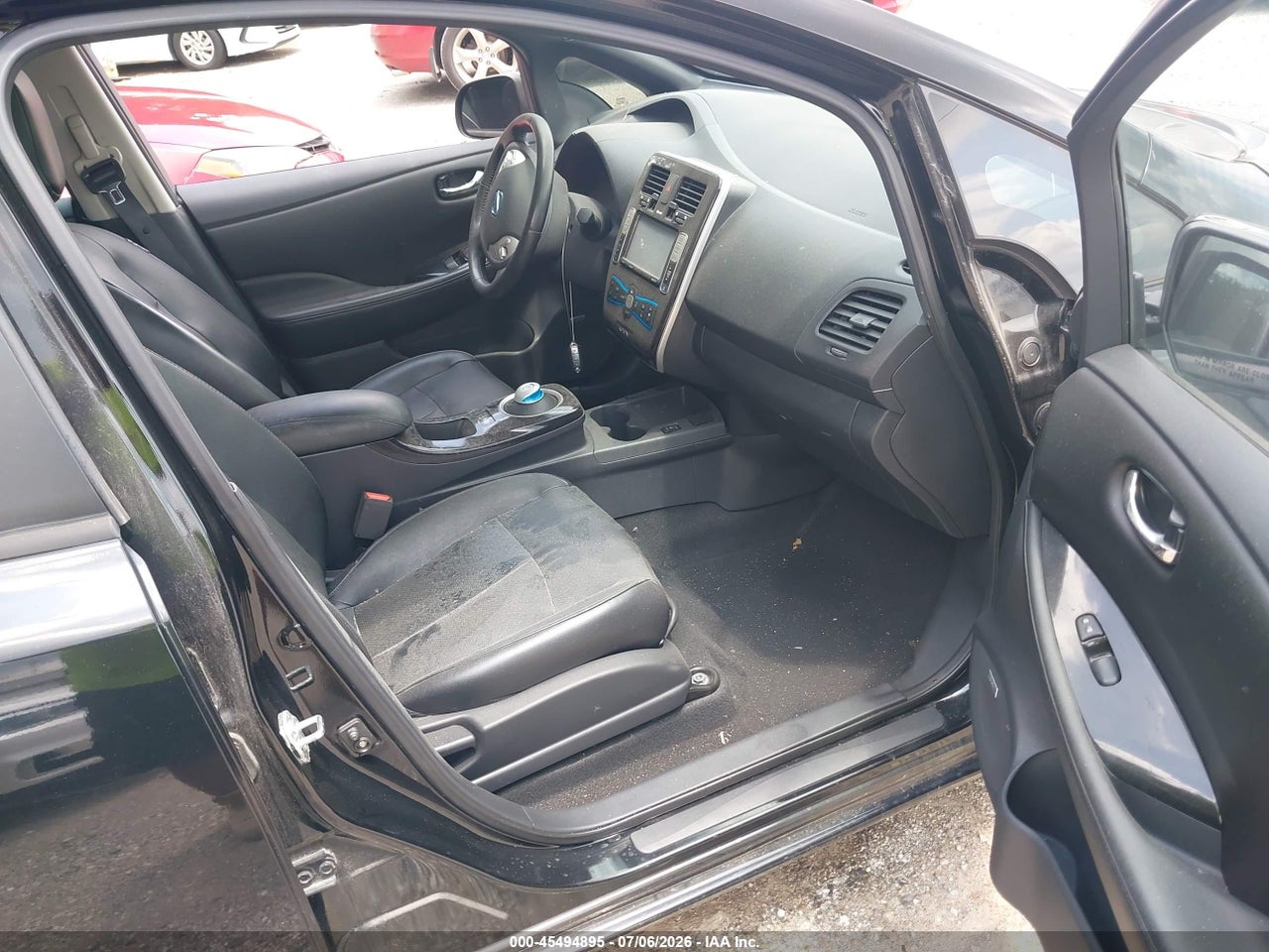 2013 NISSAN LEAF SL thumbnail 6