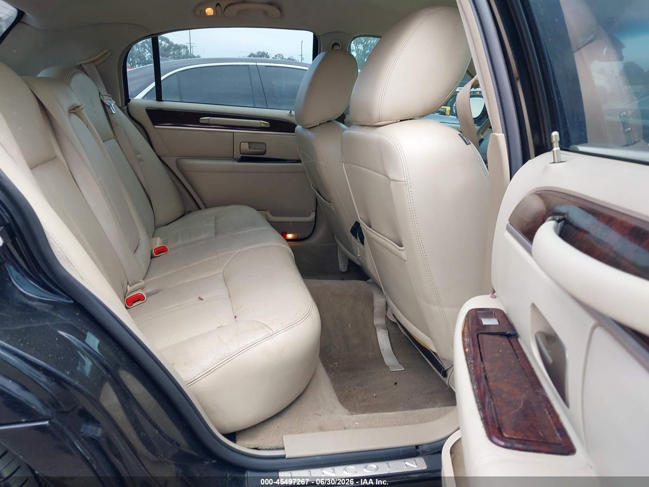 2011 LINCOLN TOWN CAR SIGNATURE LIMITED thumbnail 9