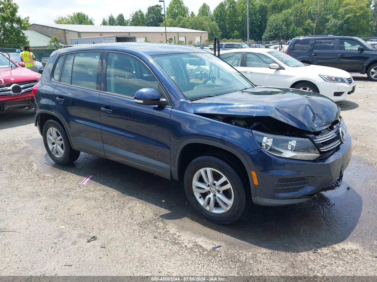 2013 VOLKSWAGEN TIGUAN S thumbnail 2