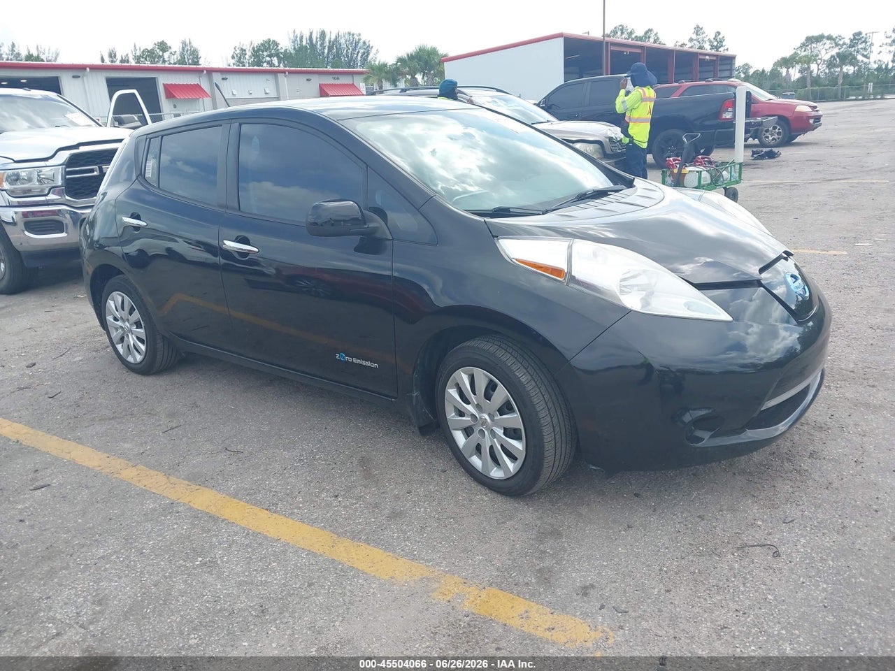 2015 NISSAN LEAF S thumbnail 2