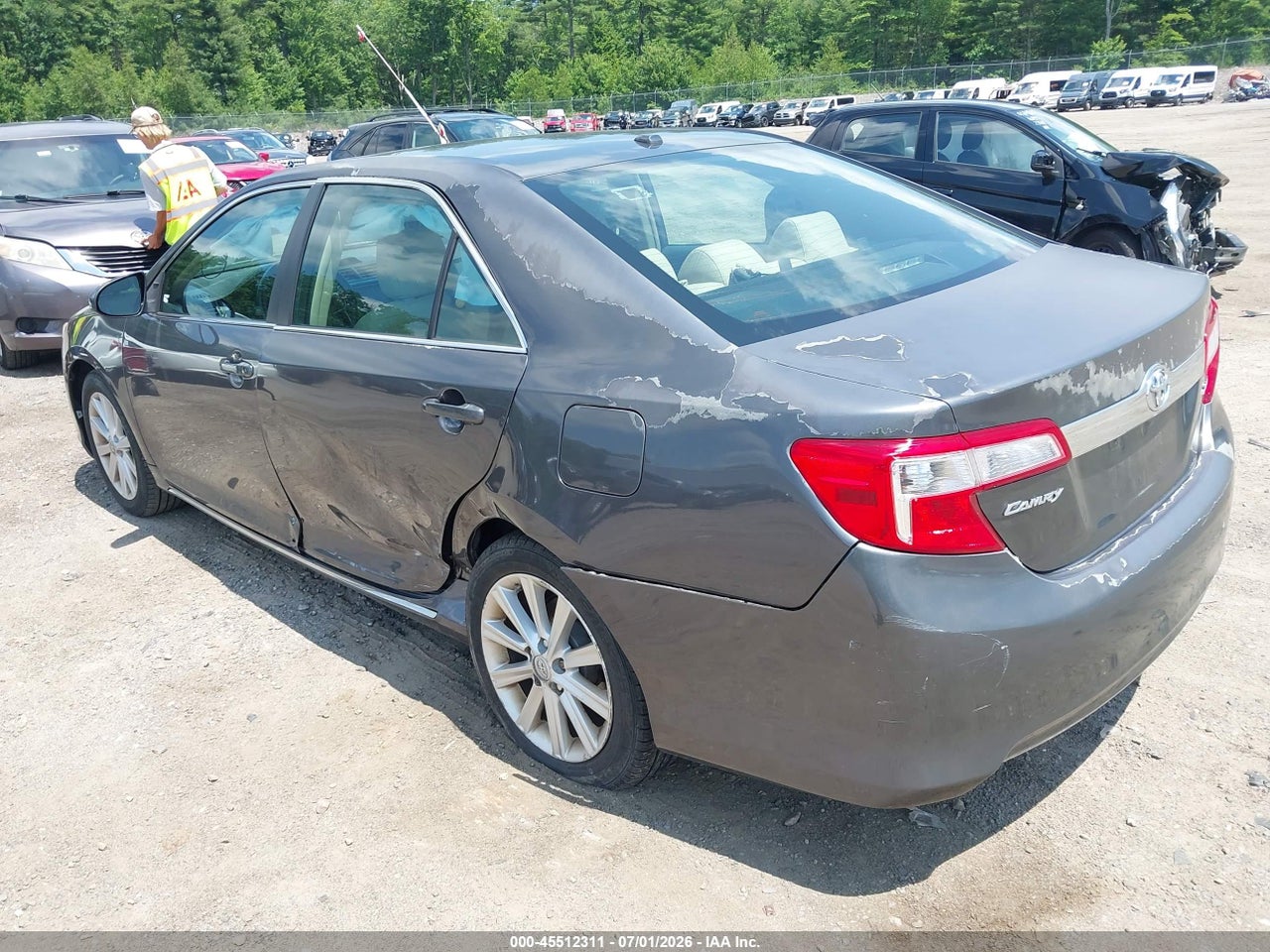 2013 TOYOTA CAMRY XLE thumbnail 4