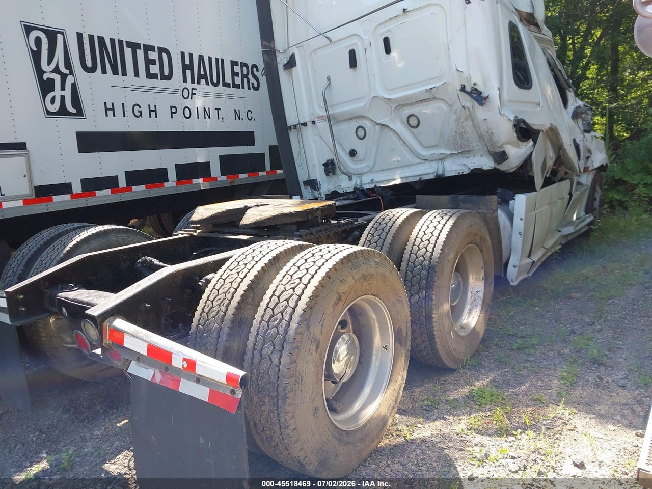 2019 FREIGHTLINER NEW CASCADIA 126   · 4/12