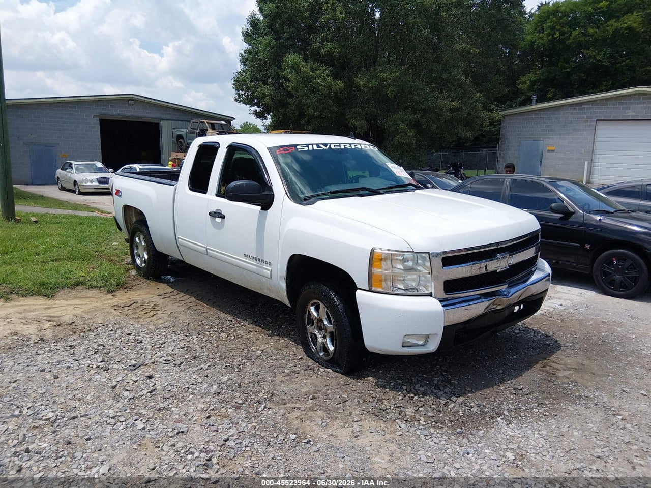 2011 CHEVROLET SILVERADO 1500 LT thumbnail 2