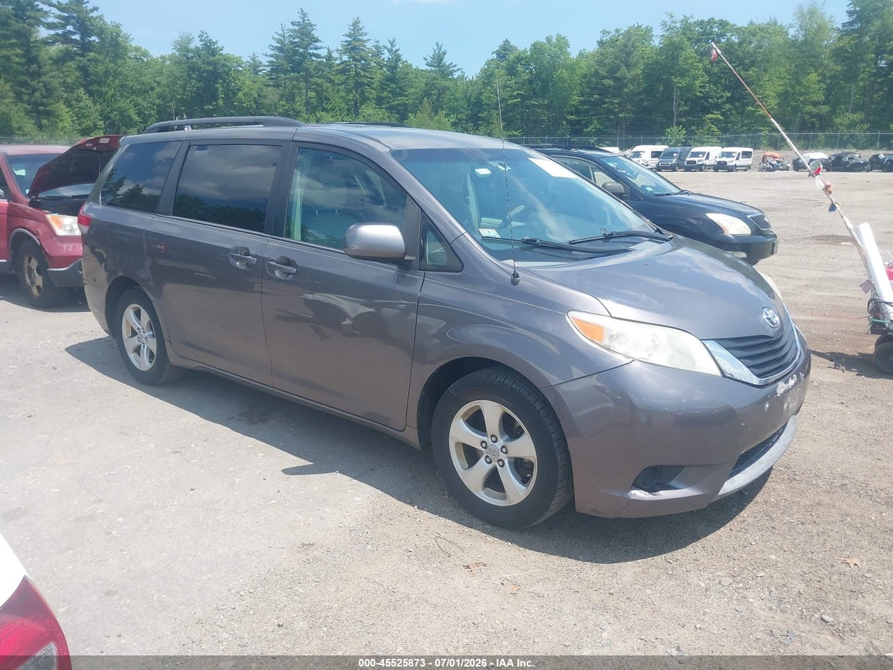 2011 TOYOTA SIENNA LE V6 thumbnail 2