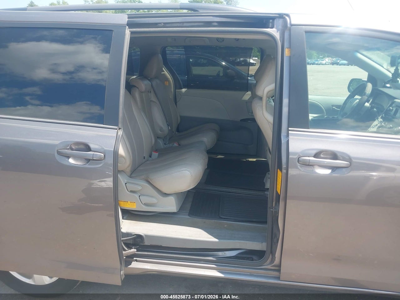 2011 TOYOTA SIENNA LE V6 thumbnail 9