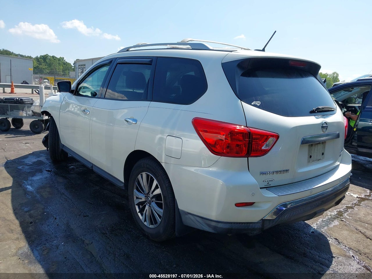 2018 NISSAN PATHFINDER SL thumbnail 4