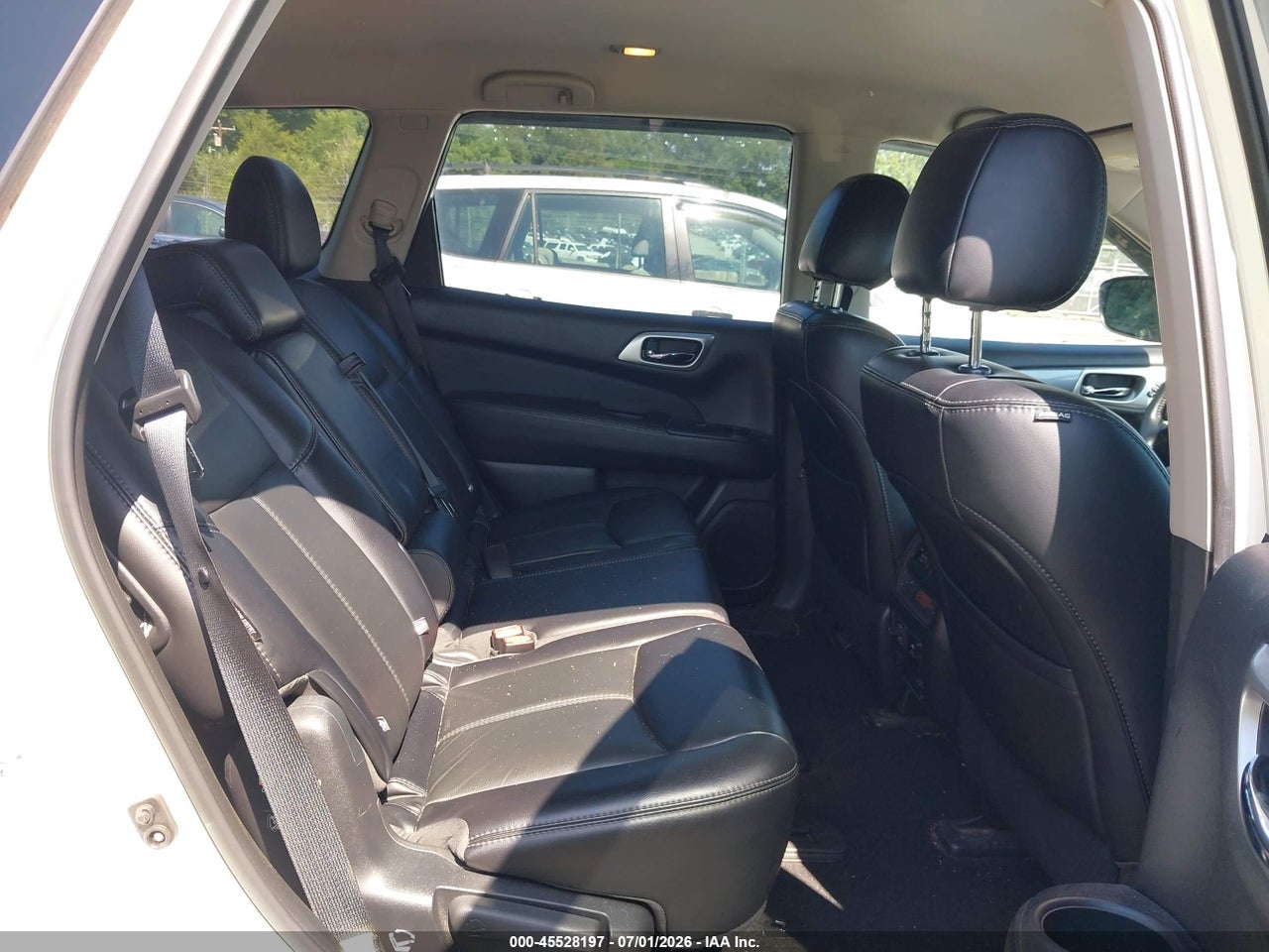 2018 NISSAN PATHFINDER SL thumbnail 9