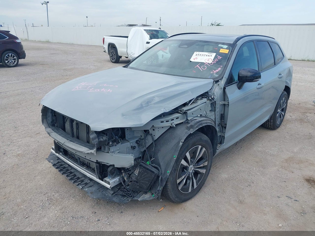 2025 VOLVO XC60 B5 CORE · 2/12