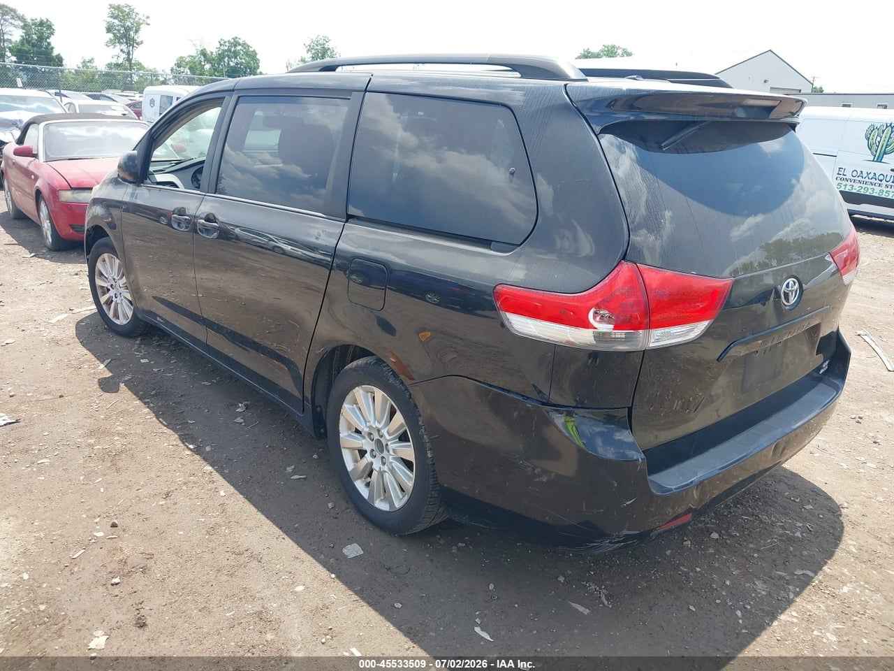2013 TOYOTA SIENNA LE 7 PASSENGER thumbnail 4