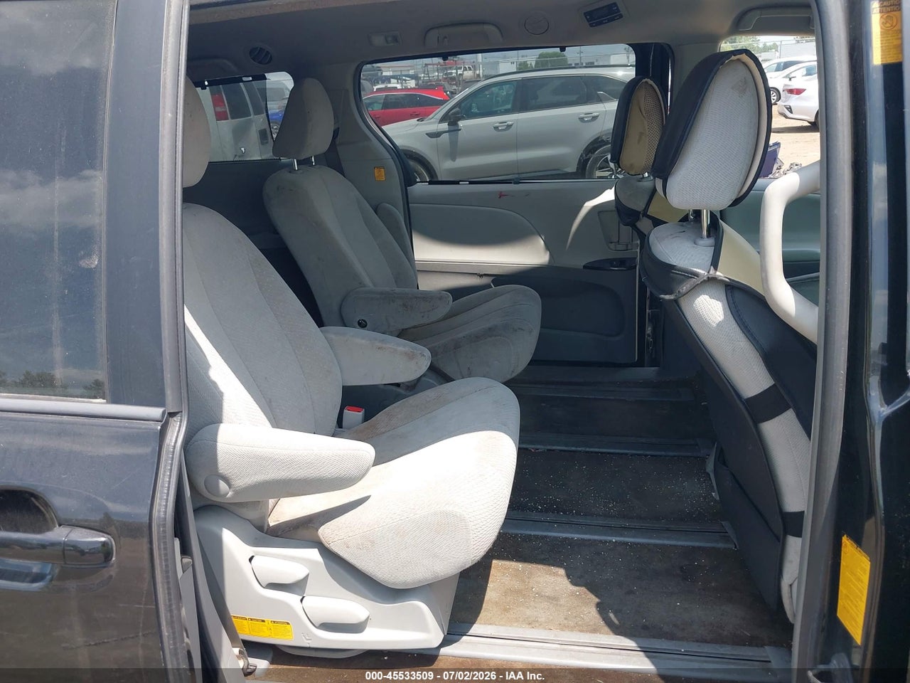 2013 TOYOTA SIENNA LE 7 PASSENGER thumbnail 9