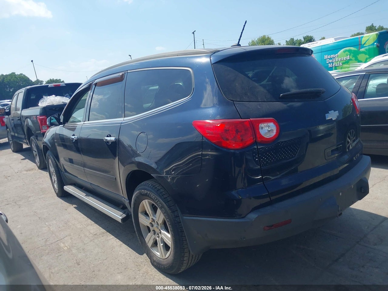 2010 CHEVROLET TRAVERSE LT thumbnail 4