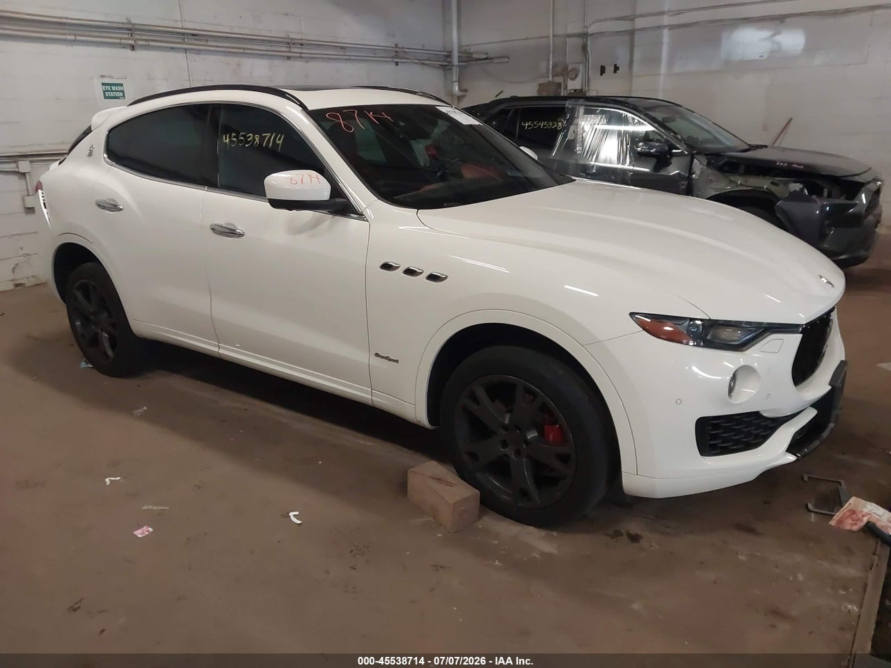 ZN661XUS9JX****** · 2018 MASERATI LEVANTE GRANSPORT