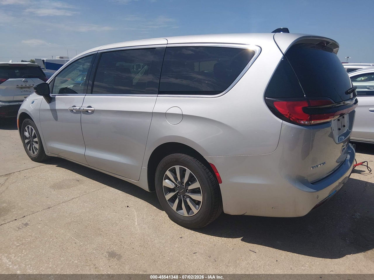 2024 CHRYSLER PACIFICA HYBRID SELECT · 3/12