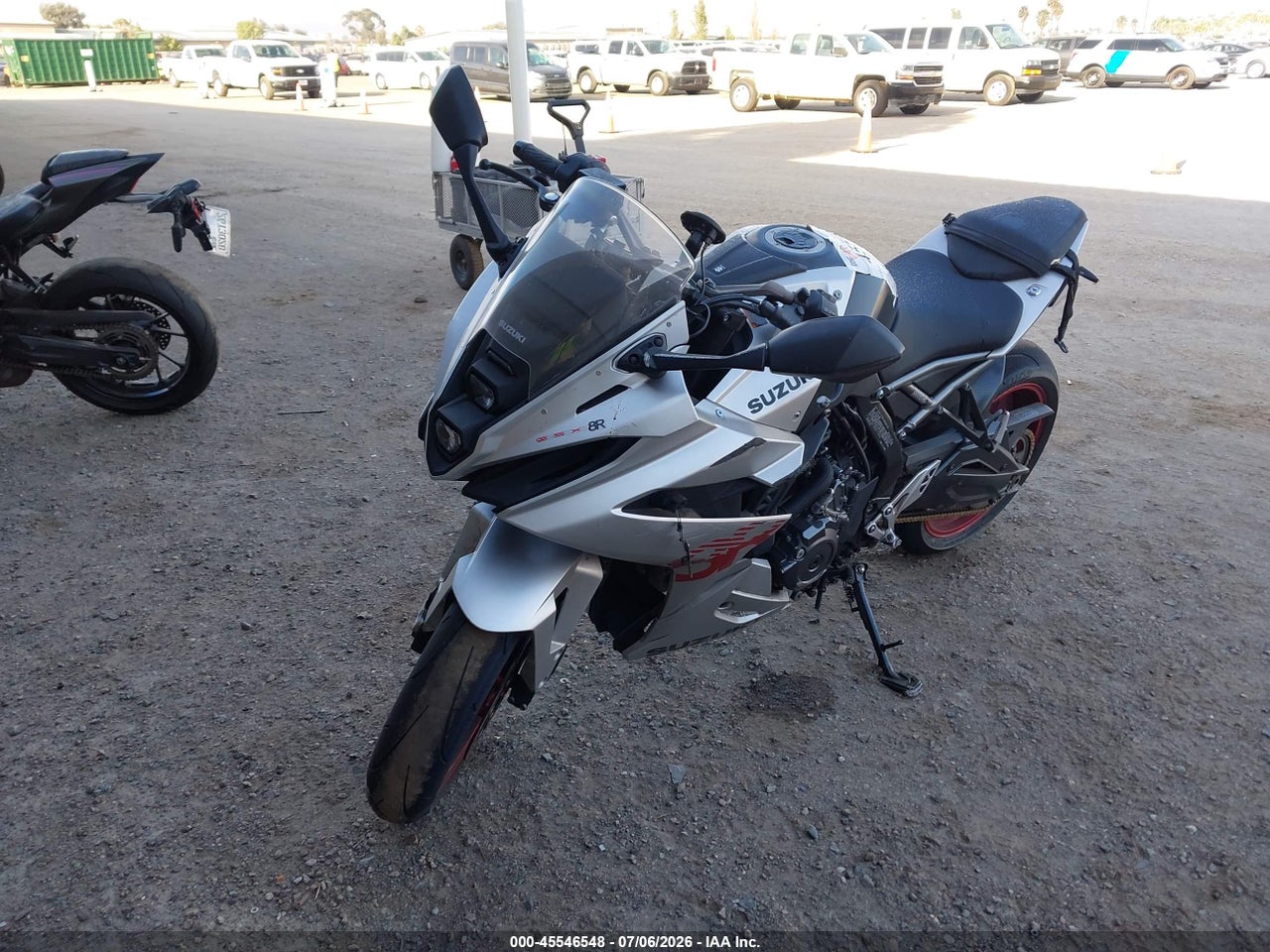 2024 SUZUKI GSX800 F · 2/12