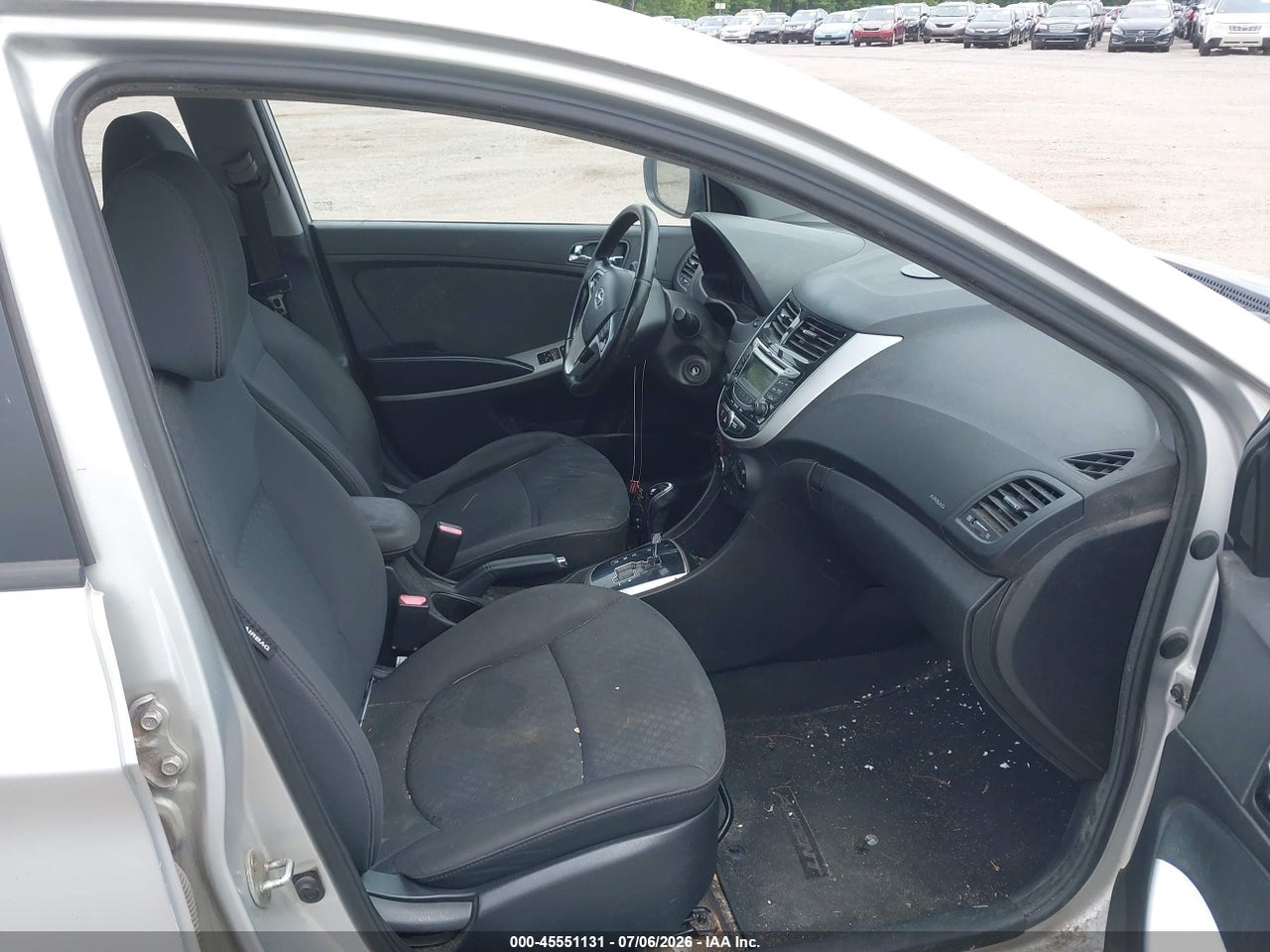 2013 HYUNDAI ACCENT SE thumbnail 6