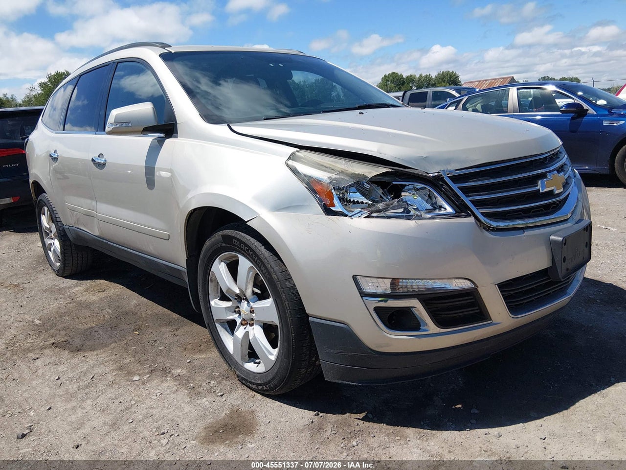 2016 CHEVROLET TRAVERSE LT thumbnail 2