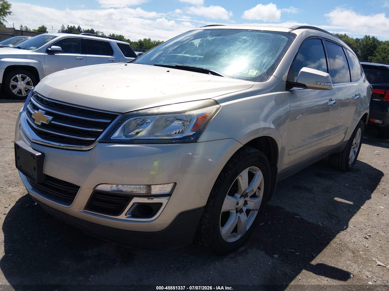 2016 CHEVROLET TRAVERSE LT thumbnail 3